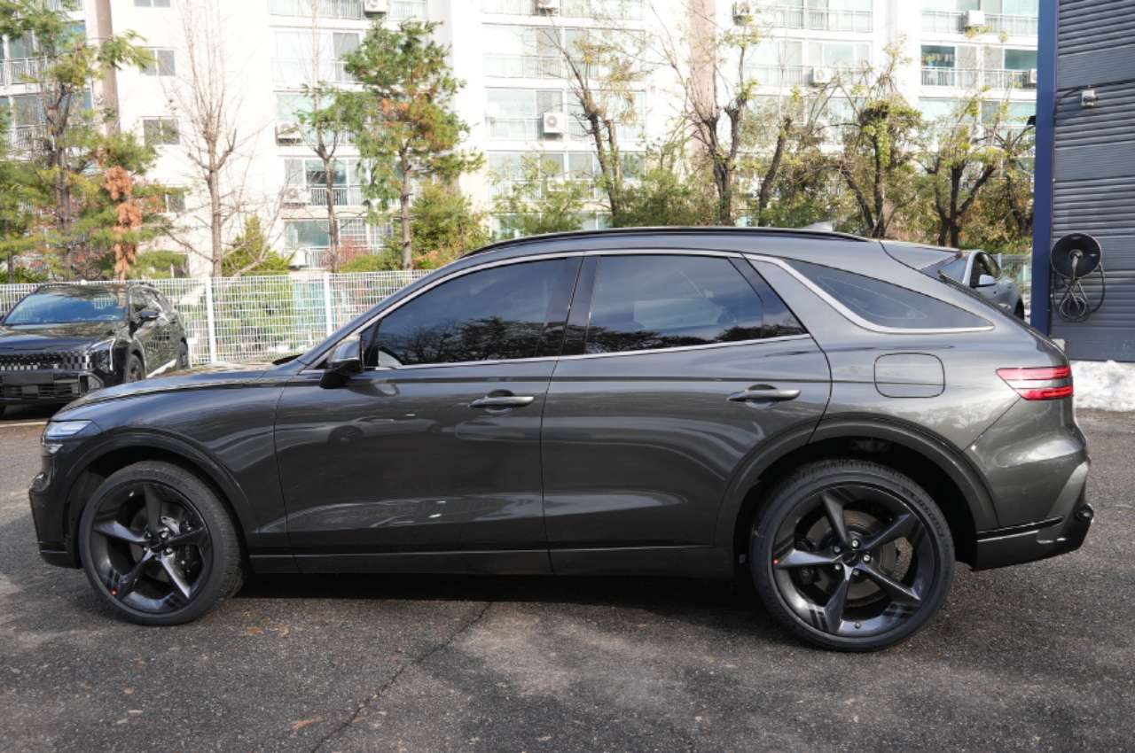 25년형 GV70 가솔린 2.5  터보 스포츠패키지 AWD 마칼루그레이 썸네일 이미지