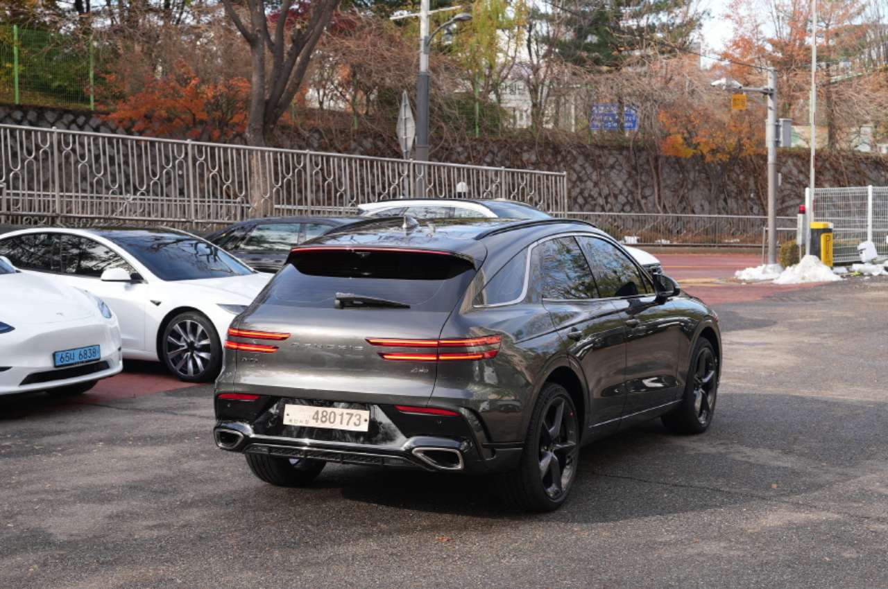 25년형 GV70 가솔린 2.5  터보 스포츠패키지 AWD 마칼루그레이 썸네일 이미지