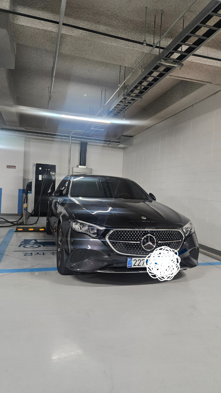 아파트 주차빌런 벤츠 e200 등장  썸네일