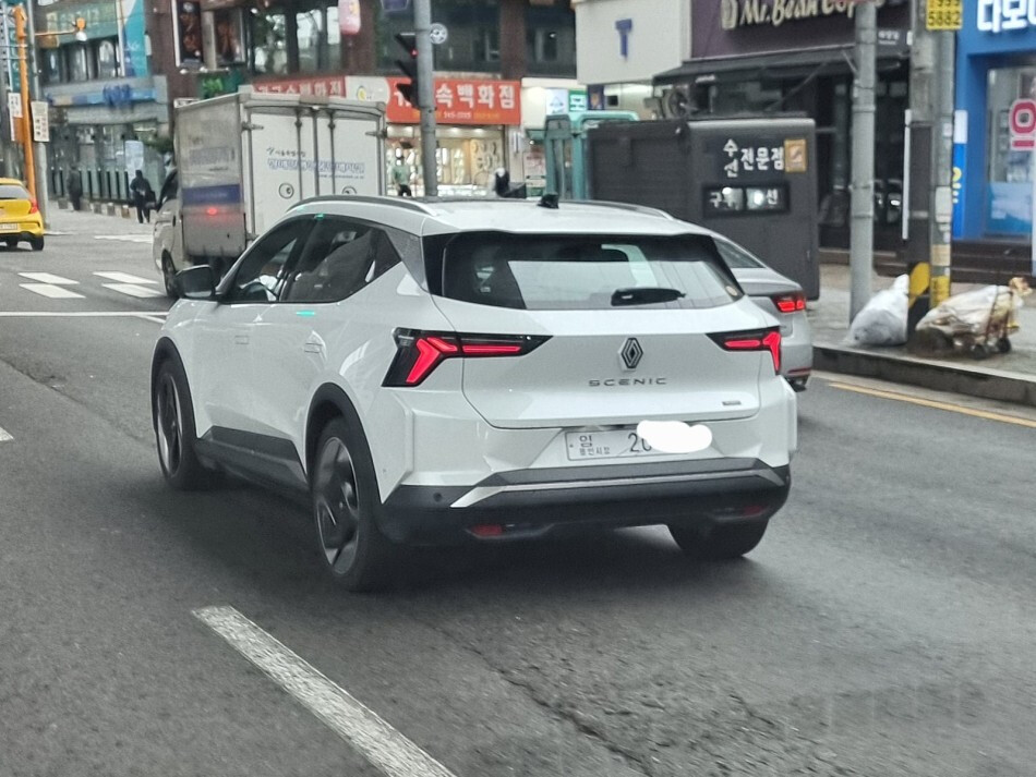 [출시예정] 르노 세닉 E-TECH (전기 SUV) 썸네일
