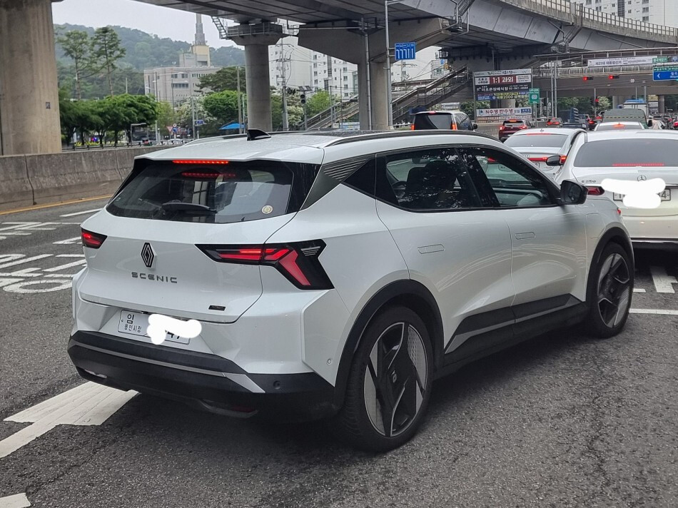[출시예정] 르노 세닉 E-TECH (전기 SUV) 썸네일