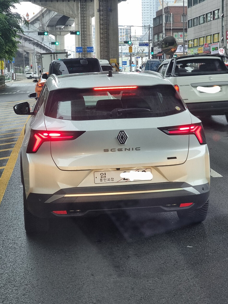 [출시예정] 르노 세닉 E-TECH (전기 SUV) 썸네일