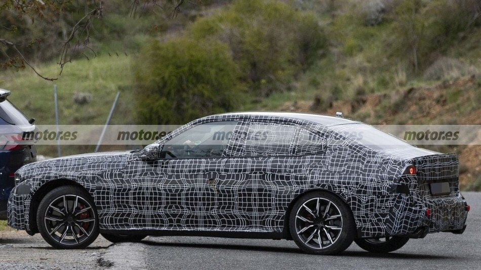 [스파이샷] 2027 BMW 3시리즈 풀체인지 M350  썸네일