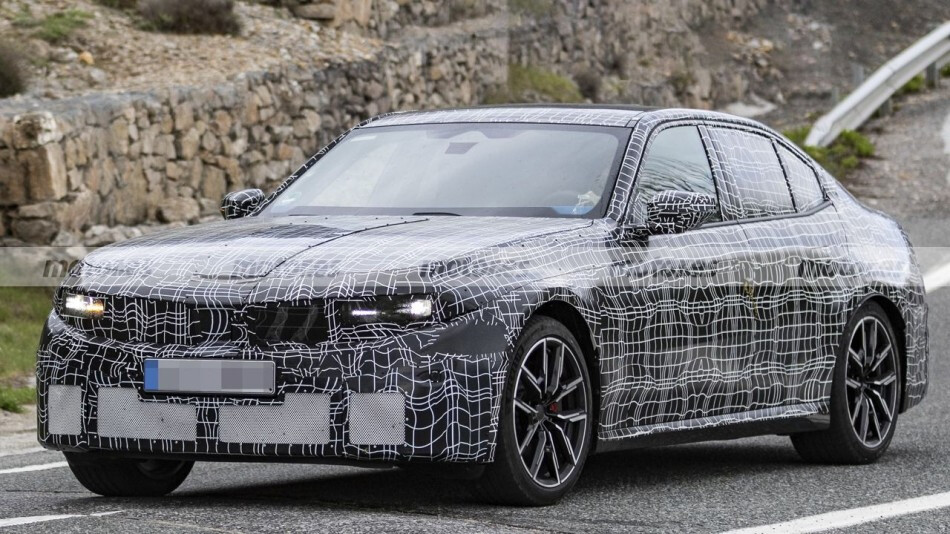 [스파이샷] 2027 BMW 3시리즈 풀체인지 M350  썸네일