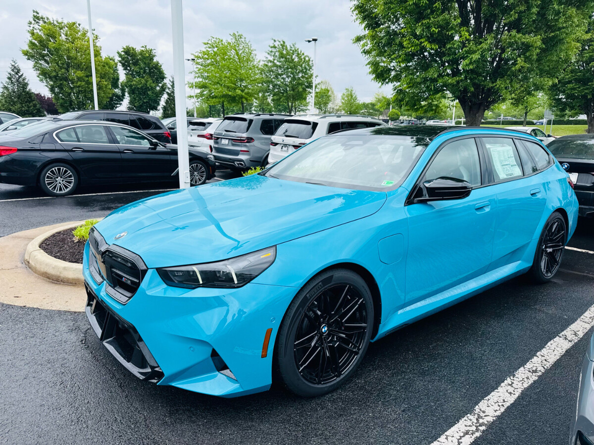 BMW M5 투어링 인디비주얼 마이애미 블루  썸네일