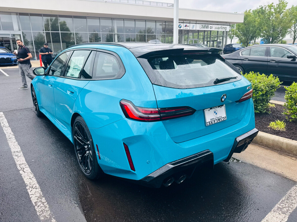 BMW M5 투어링 인디비주얼 마이애미 블루  썸네일