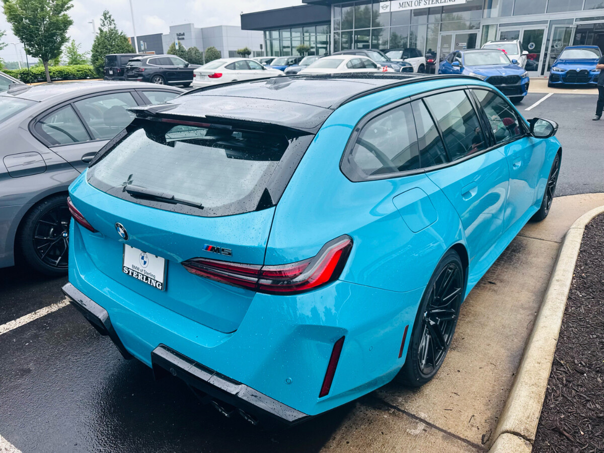 BMW M5 투어링 인디비주얼 마이애미 블루  썸네일
