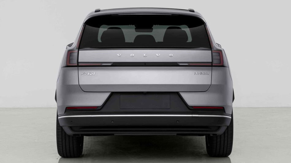 볼보 XC70 공개 / 준대형 플러그인 하이브리드 SUV 썸네일