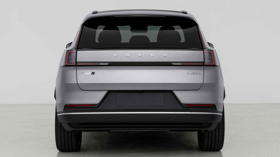 볼보 XC70 공개 / 준대형 플러그인 하이브리드 SUV 썸네일
