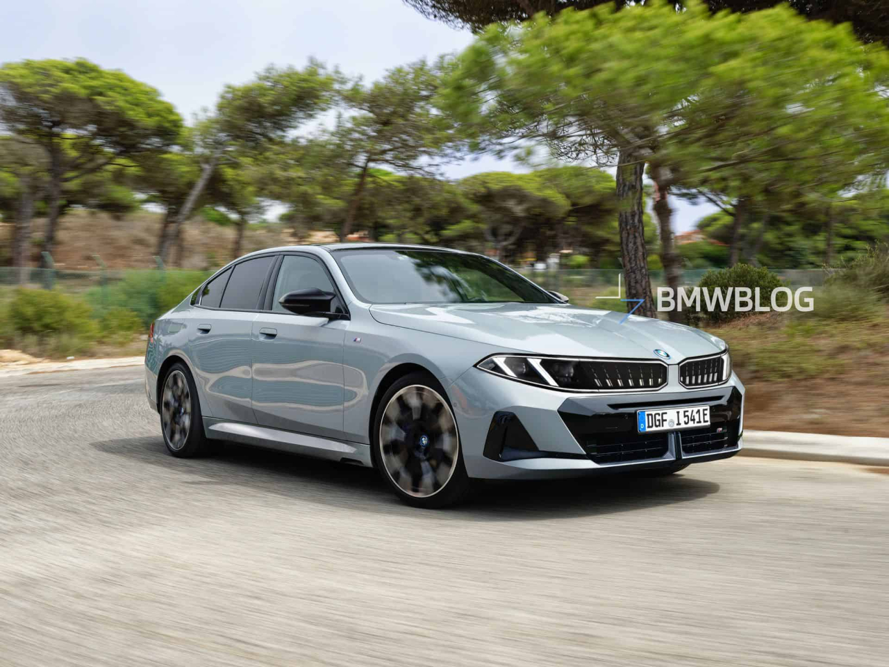 BMW 5시리즈 페이스리프트 유출 정보 정리. txt  게시글 썸네일