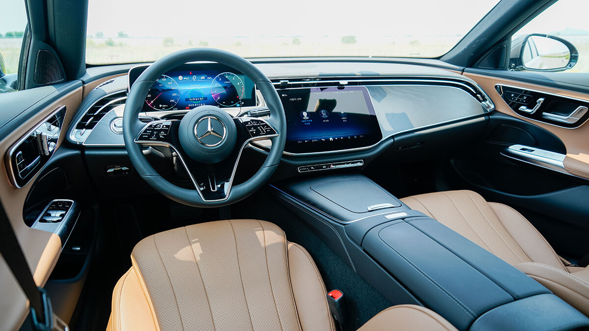 2025 벤츠 E200 아방가르드 벨벳 브라운 [오토뷰]  썸네일