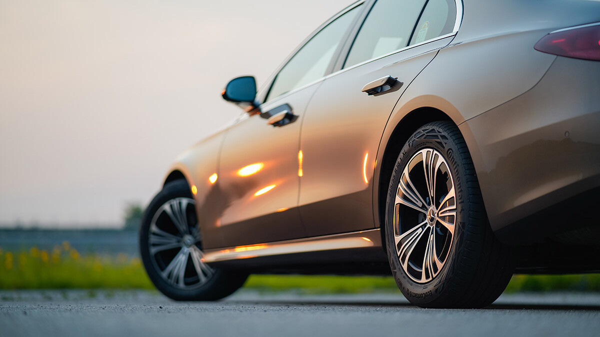 2025 벤츠 E200 아방가르드 벨벳 브라운 [오토뷰]  썸네일
