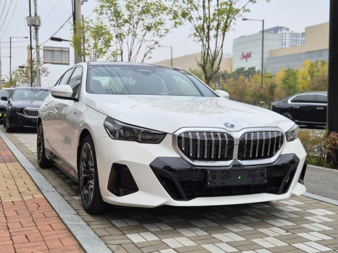BMW 5시리즈 색상 바꾸면 순번 뒤로 밀리나요?? 썸네일