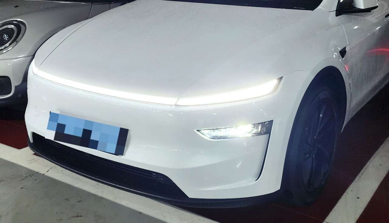 TESLA MODEL Y 롱레인지 썸네일