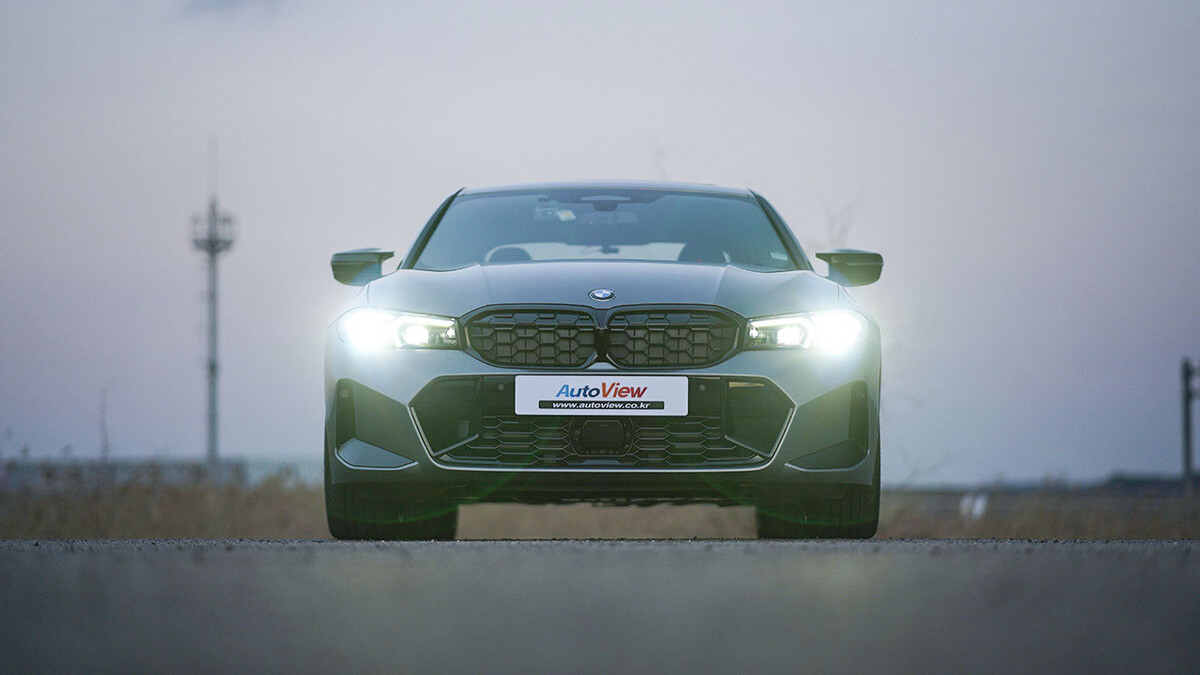 2025 BMW M340i LCI2 Feat. 색상 : 스카이 스크래퍼 그레이 썸네일