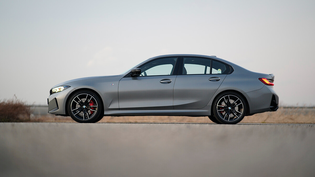 2025 BMW M340i LCI2 Feat. 색상 : 스카이 스크래퍼 그레이 썸네일