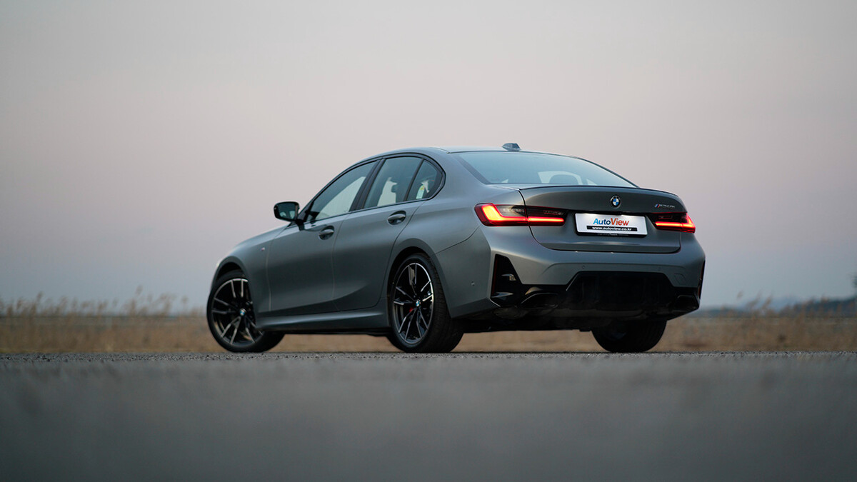 2025 BMW M340i LCI2 Feat. 색상 : 스카이 스크래퍼 그레이 썸네일