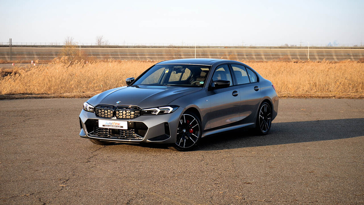 2025 BMW M340i LCI2 Feat. 색상 : 스카이 스크래퍼 그레이 썸네일