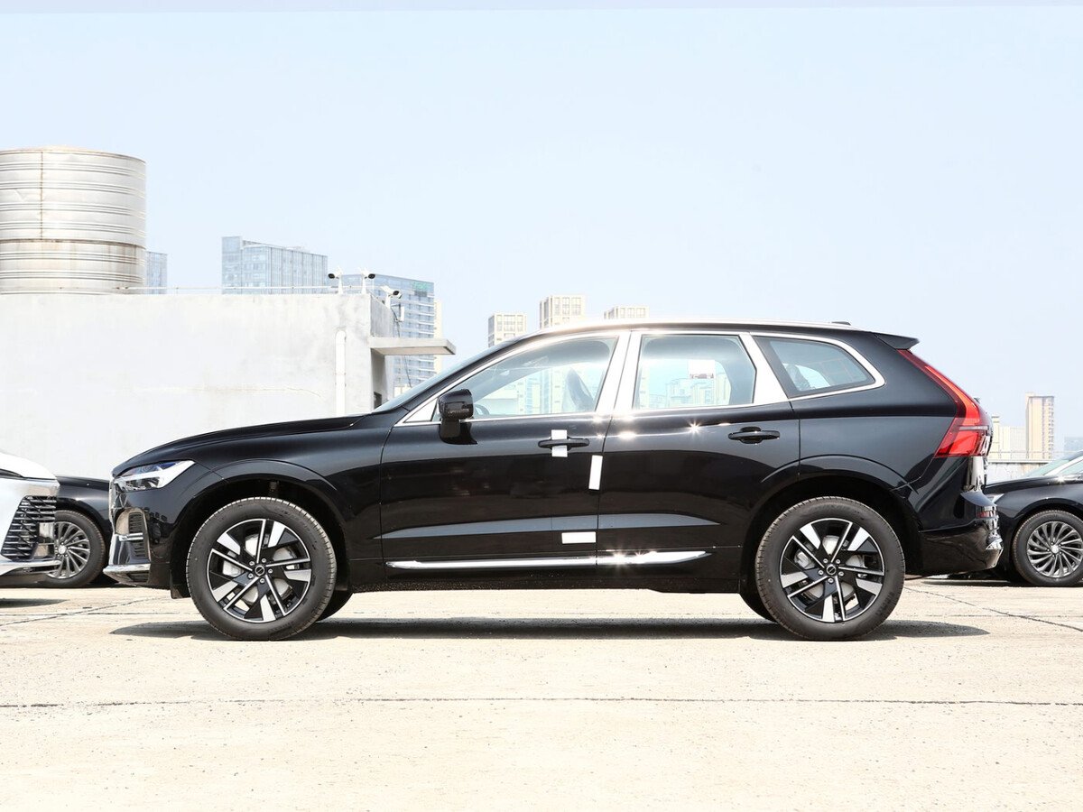 [출시예정] 볼보 XC60 B5 2차 페이스리프트  썸네일