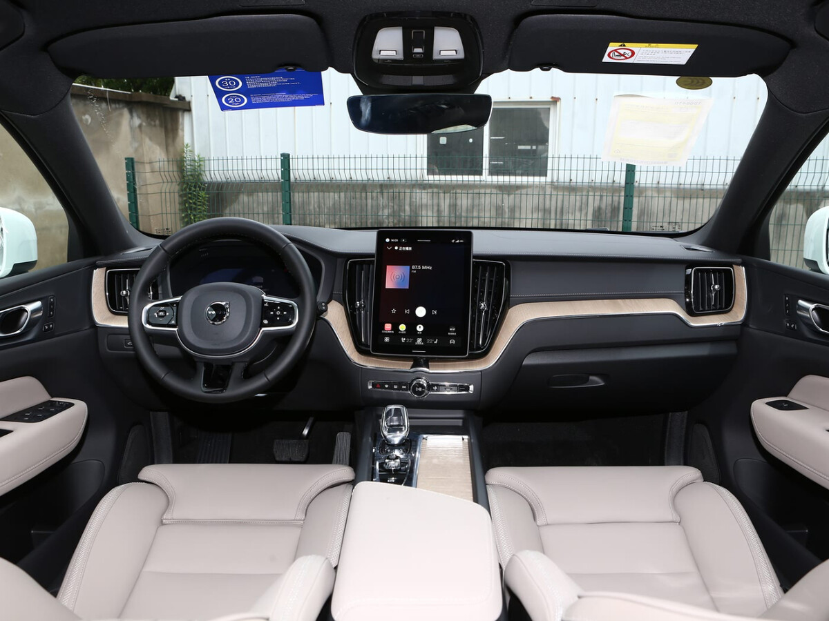 [출시예정] 볼보 XC60 B5 2차 페이스리프트  썸네일