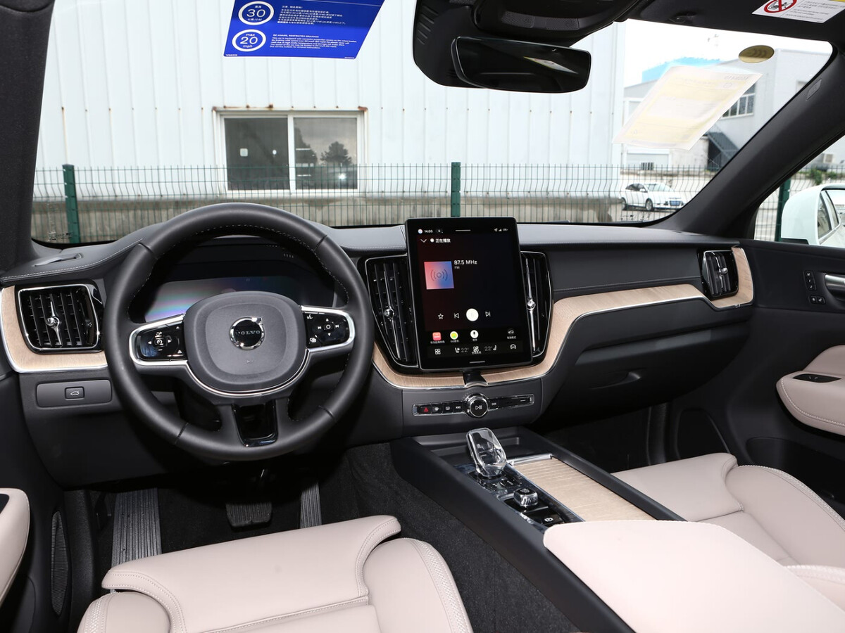 [출시예정] 볼보 XC60 B5 2차 페이스리프트  썸네일