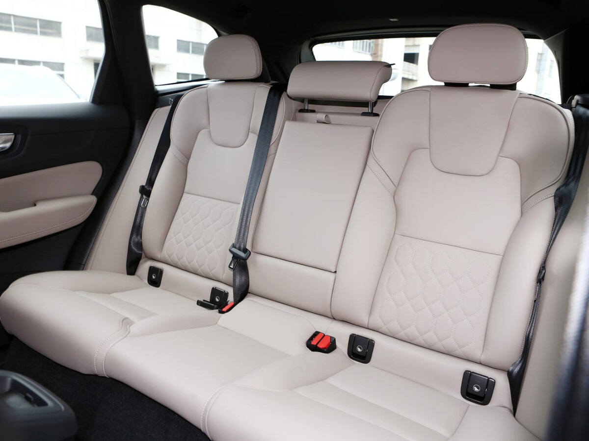 [출시예정] 볼보 XC60 B5 2차 페이스리프트  썸네일