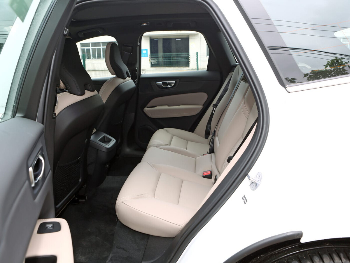 [출시예정] 볼보 XC60 B5 2차 페이스리프트  썸네일