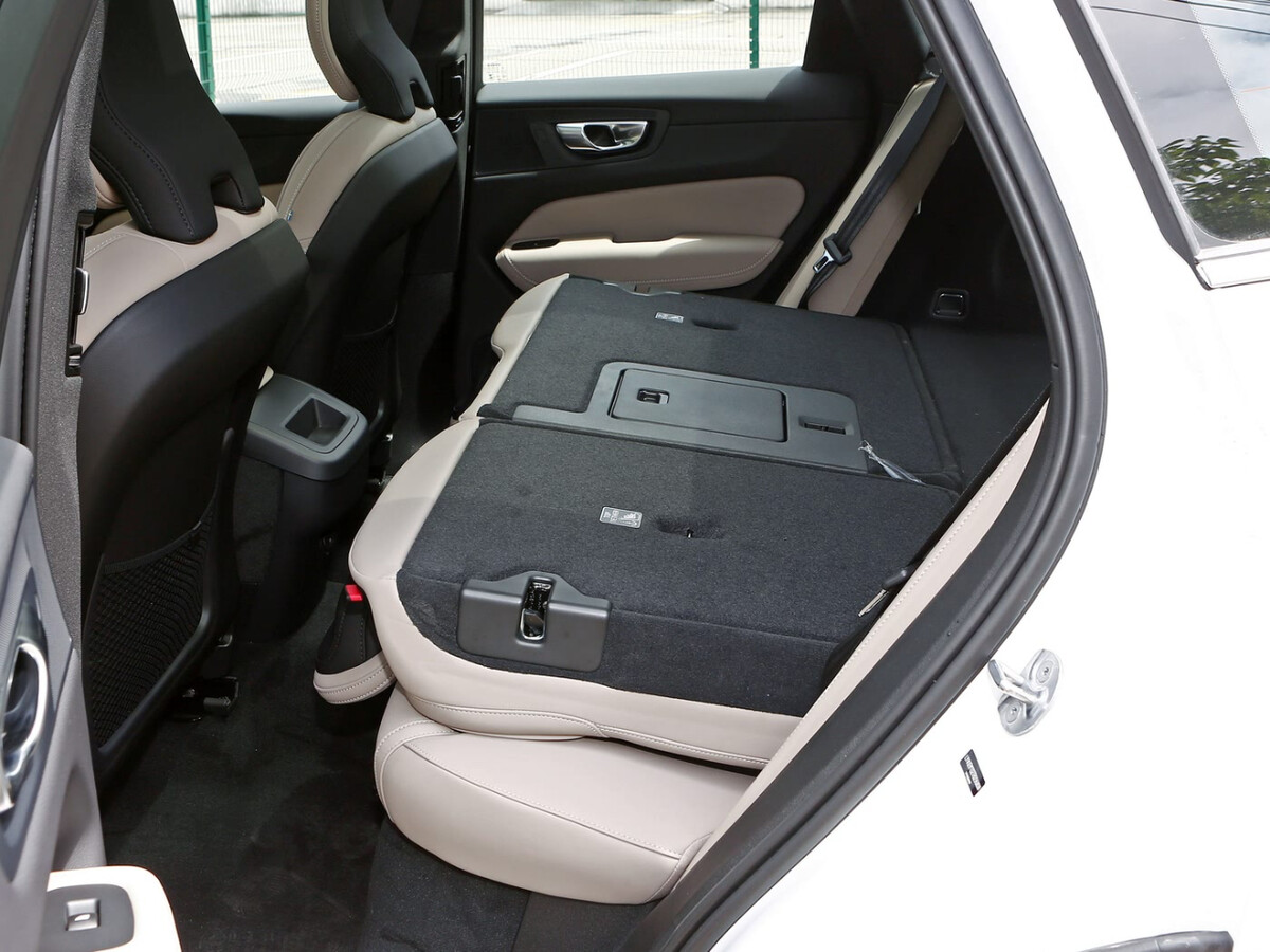 [출시예정] 볼보 XC60 B5 2차 페이스리프트  썸네일