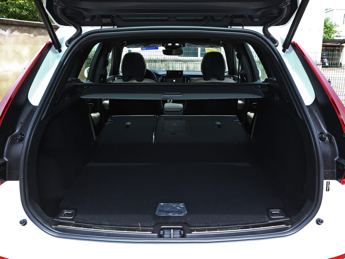 [출시예정] 볼보 XC60 B5 2차 페이스리프트  썸네일