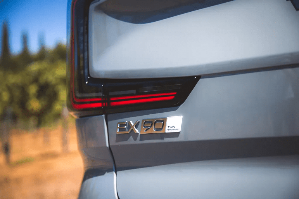 볼보 EX90 시승기, 대형 7인승 전기차 SUV / 포토, 리뷰  썸네일