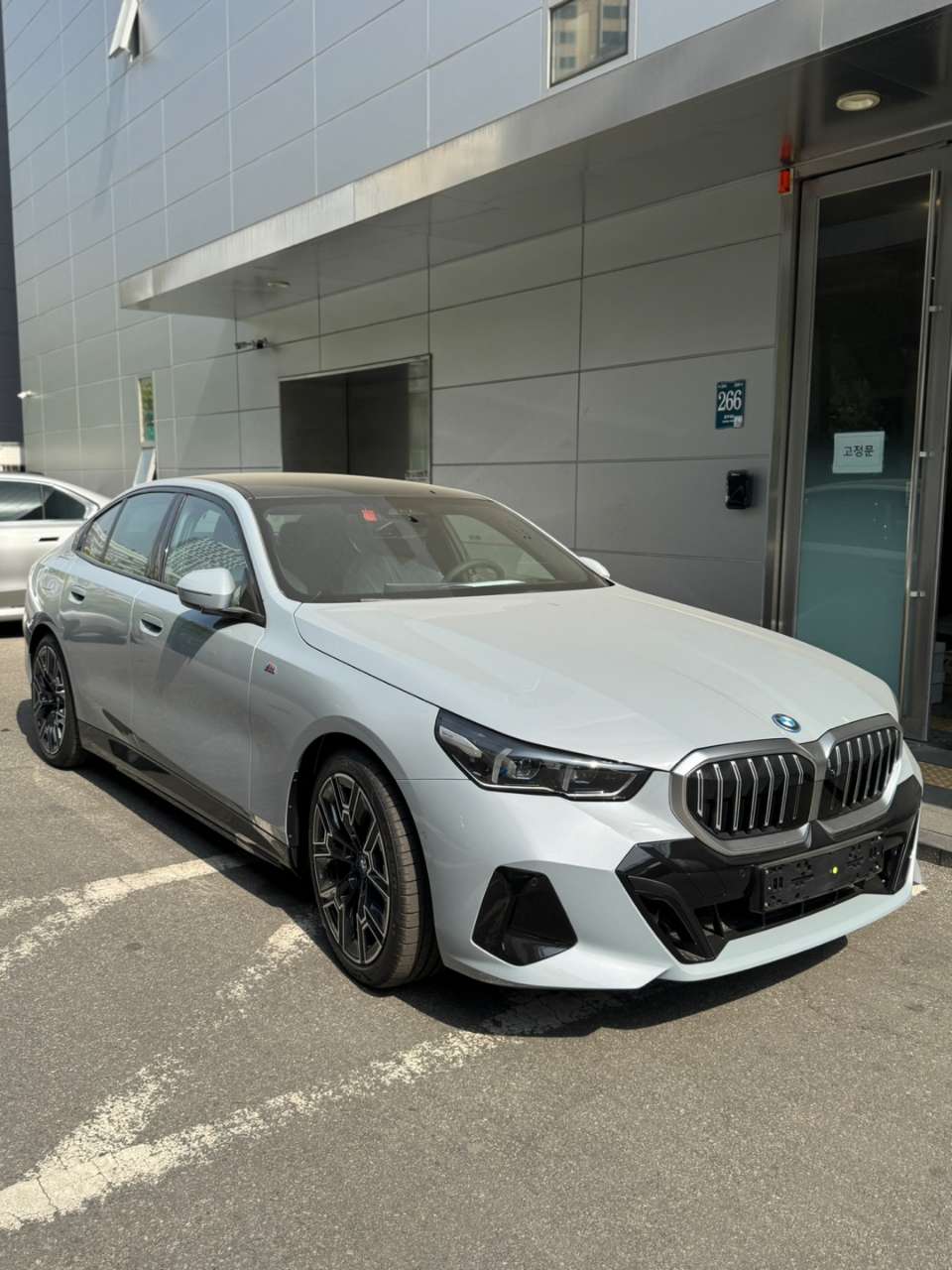 BMW 530e 썸네일 이미지