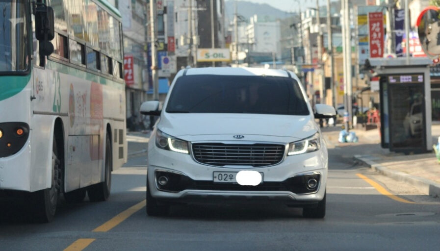 벤츠, BMW 운전자가 더 비윤리적인 운전 행동 보일확률 높다 썸네일