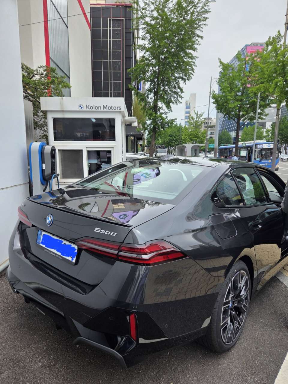 BMW 5시리즈 530e xDrive M 스포츠 프로 P1 게시글 썸네일
