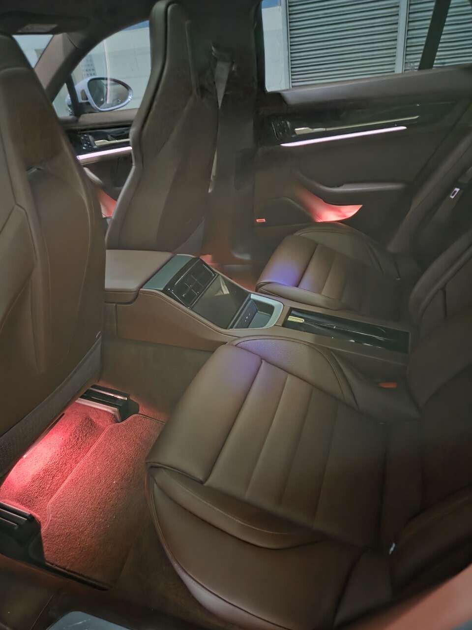파나메라4 E-HYBRID G3 이미지8