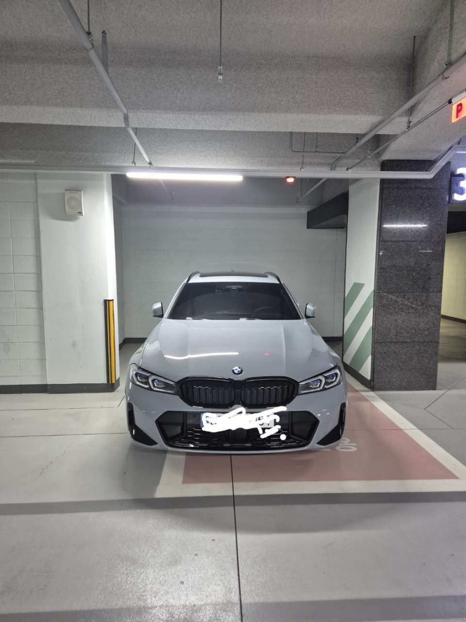 Bmw 320i touring 게시글 썸네일