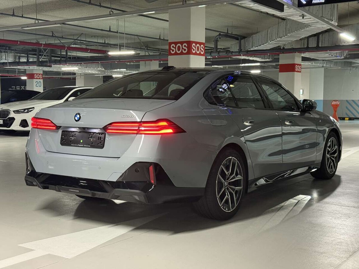 이번에 520i msp 신차 사는데 썸네일