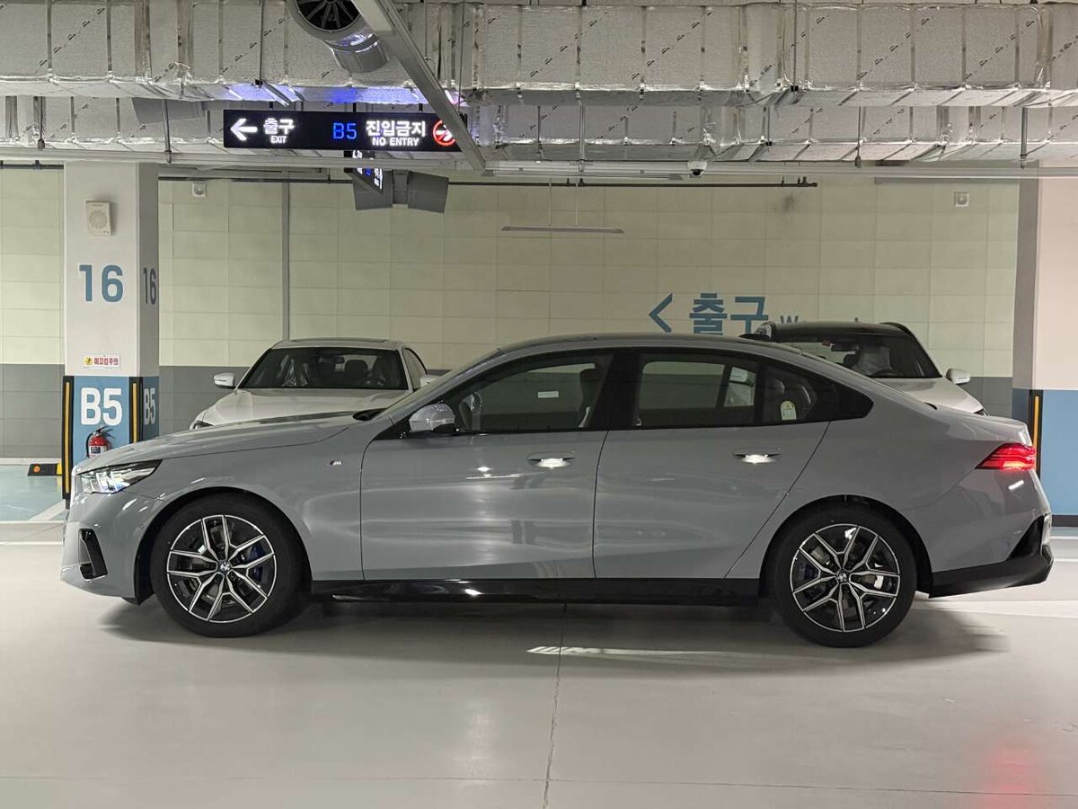 이번에 520i msp 신차 사는데 썸네일