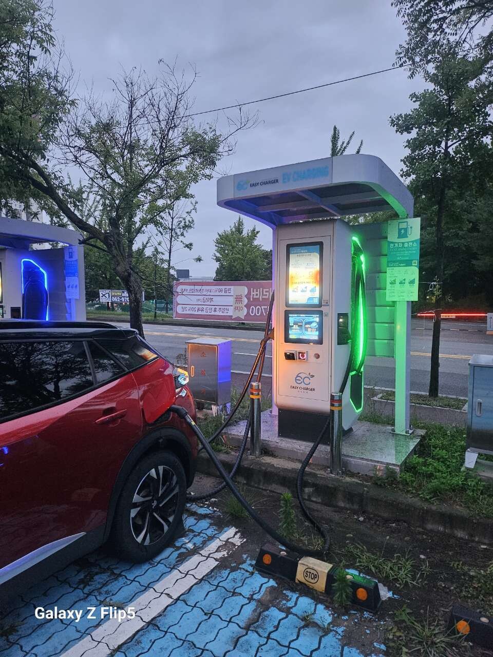 푸조 e2008  썸네일