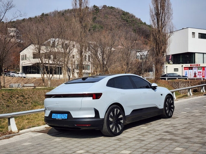 할인 이빠이 받고 폴스타4 vs 교과서 BMW 530i  썸네일
