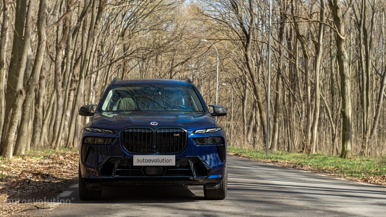 [자동차 사진] 2025 BMW X7 M60i 탄자나이트 블루 게시글 썸네일