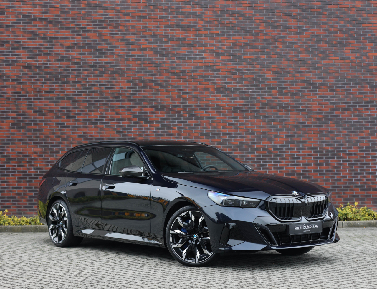 BMW 540d 투어링 M스포츠 프로  게시글 썸네일