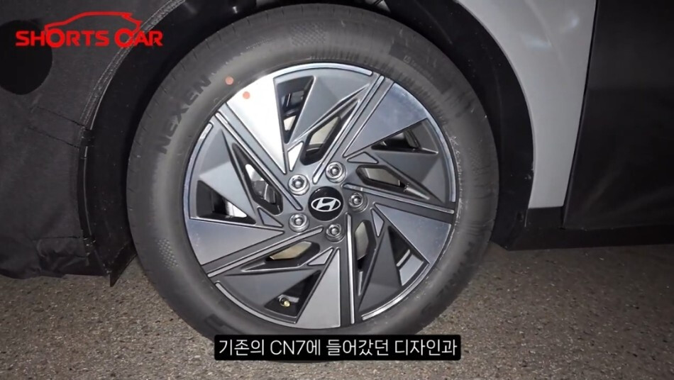 아반떼 풀체인지 떴습니다 ㄷㄷ  썸네일