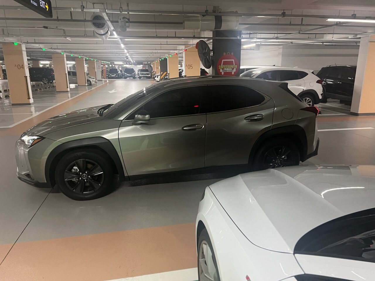 렉서스 UX 300h 이미지1
