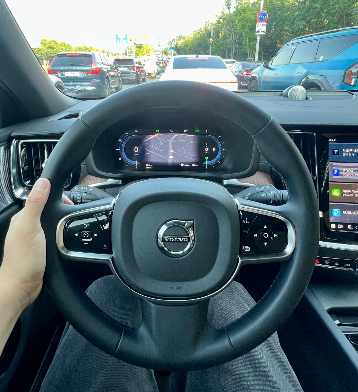 BMW 고인물의 볼보 V60CC 사용후기  썸네일