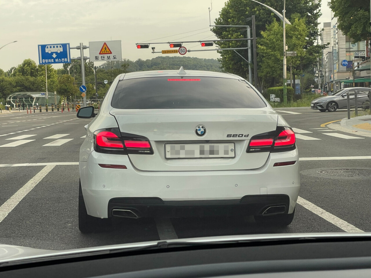 출근길에 본 이상한 BMW 5시리즈  게시글 썸네일