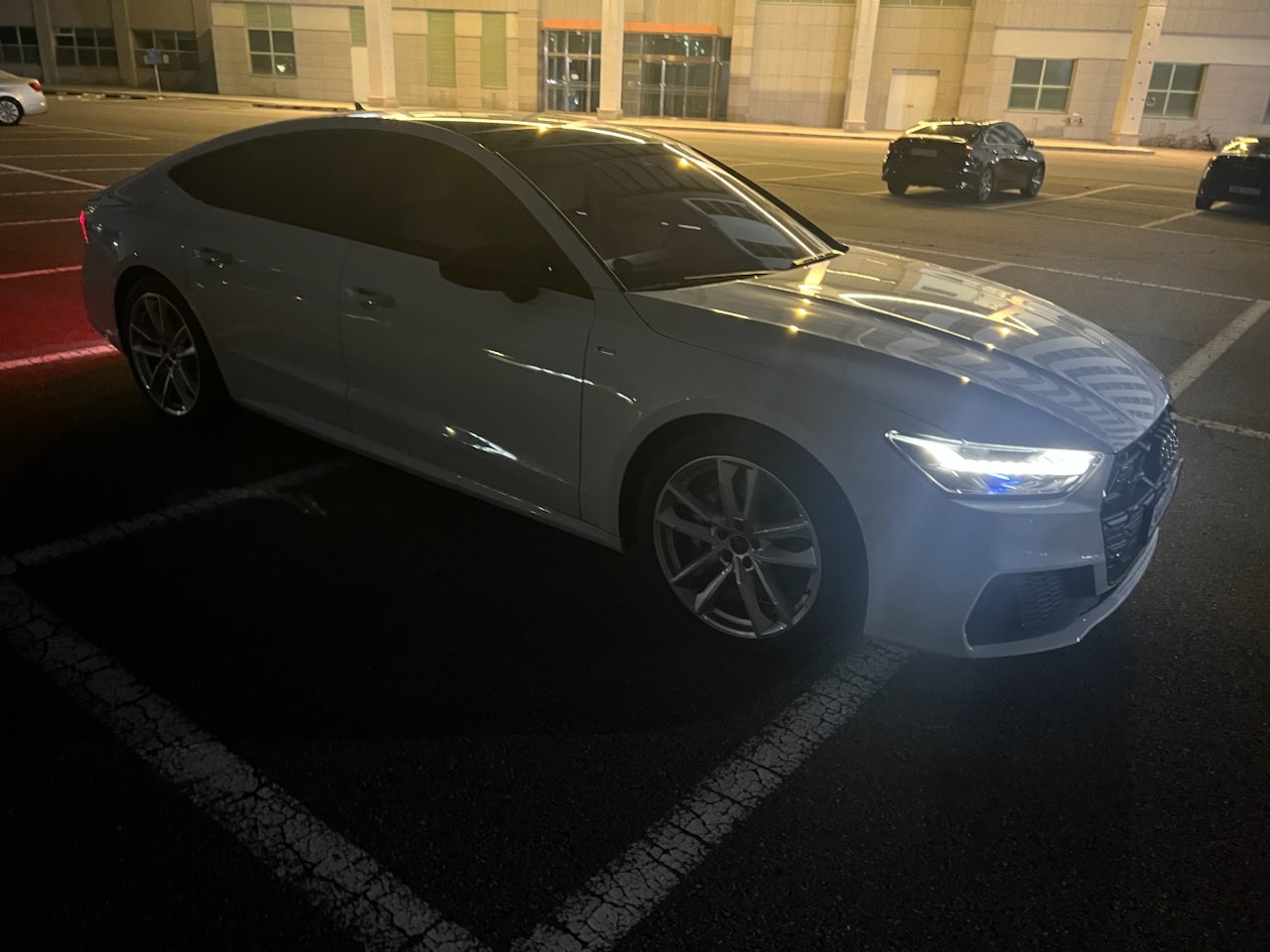 아우디 A7 55 TFSI e 콰트로 프리미엄 썸네일 이미지