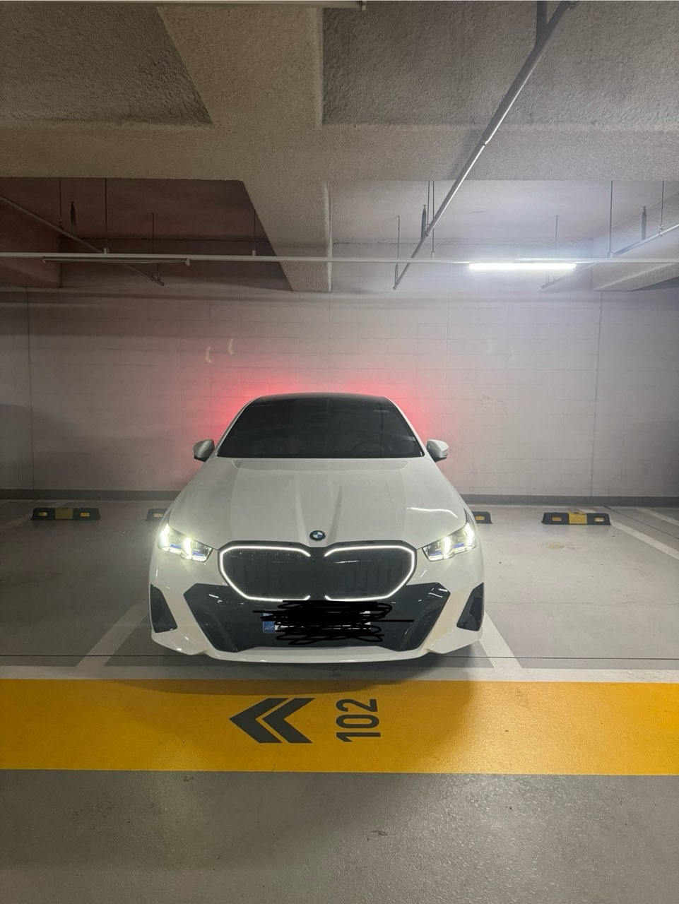 BMW 5์๋ฆฌ์ฆ 520i M ์คํฌ์ธ P2 ์ธ๋ค์ผ ์ด๋ฏธ์ง