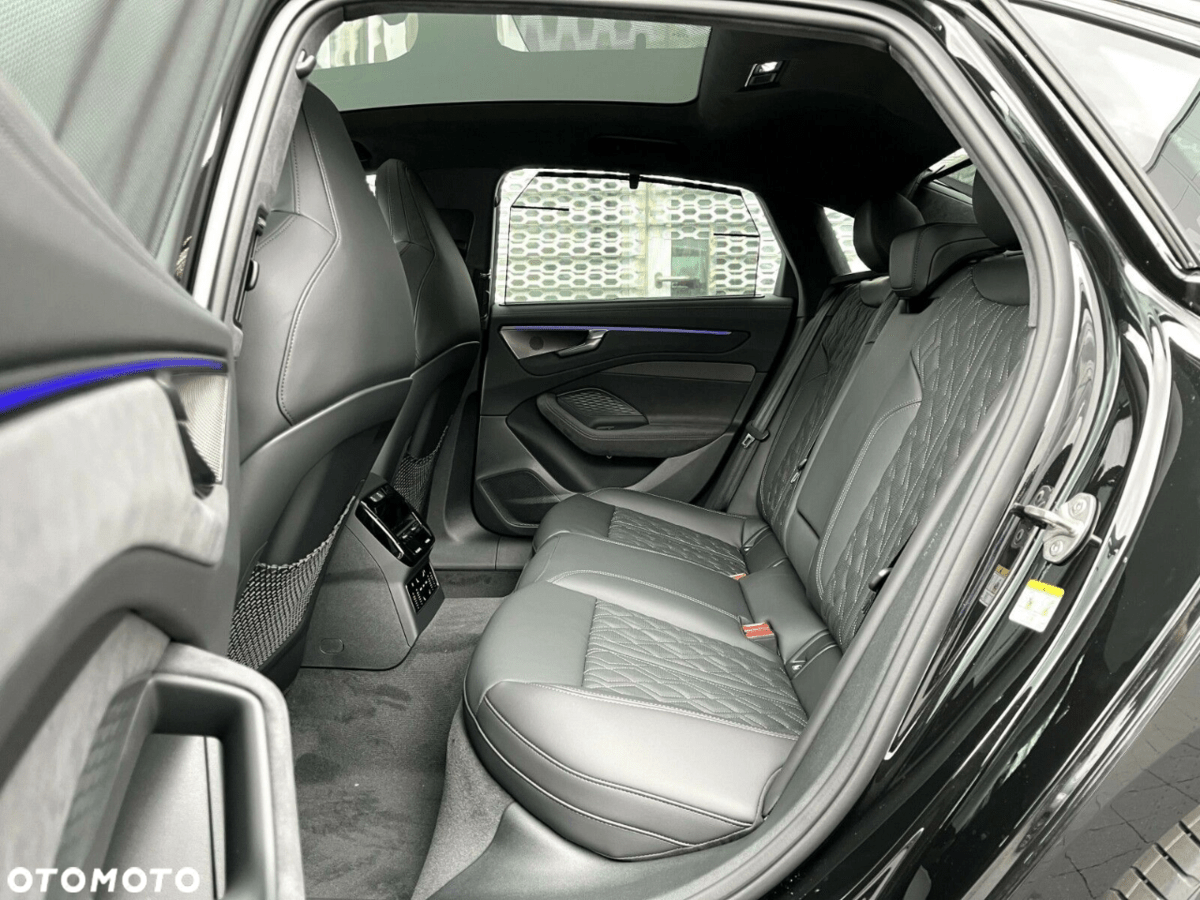 아우디 A6 55TFSI 블랙에디션 풀옵션 전시차 사진  썸네일