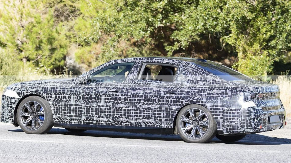 [스파이샷 업데이트] BMW 7시리즈 페이스리프트 LCI  썸네일