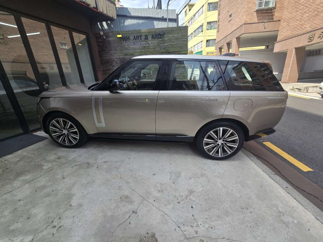 레인지로버 p550e 이미지3